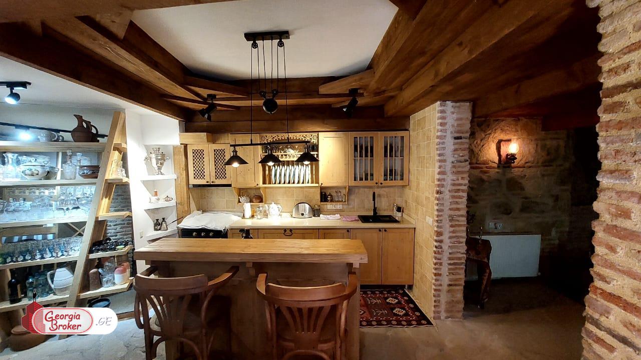 nearly repaired 8-room house for rent